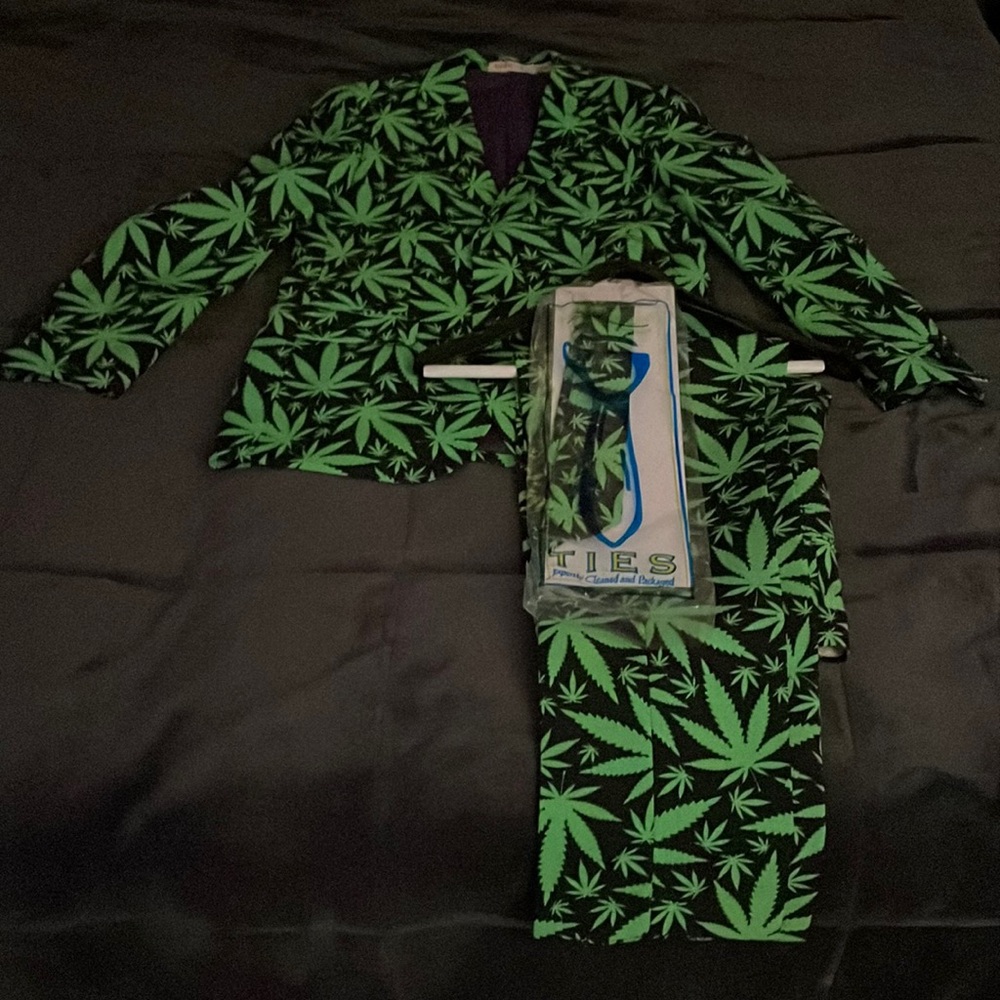 Mary Jane printed party suit, complete with tie and pants.
